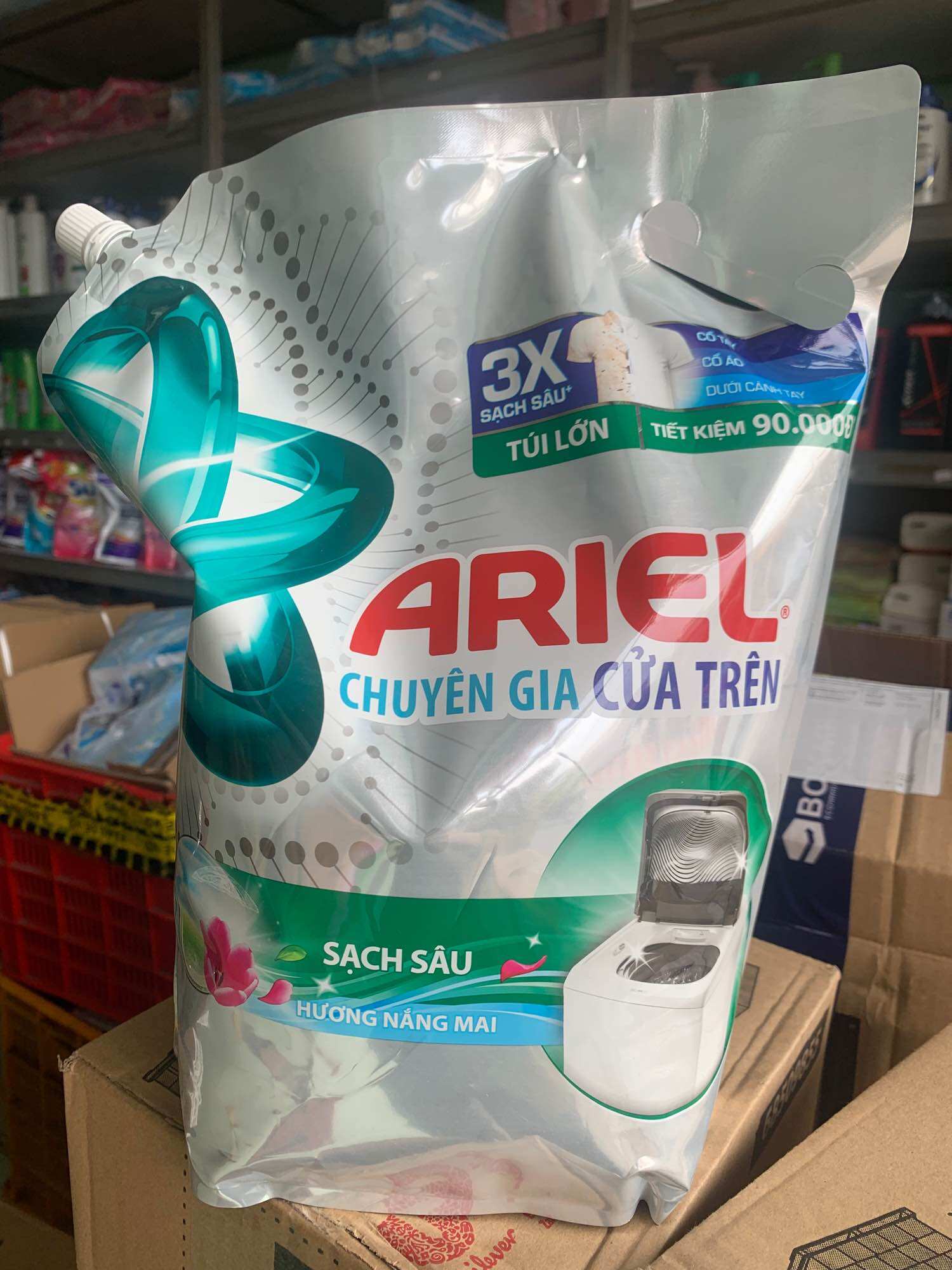 Nước giặt Ariel hương nắng mai 3,5kg