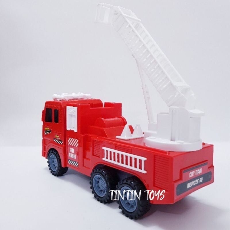 Xe cứu hỏa chạy trớn có thang siêu dài