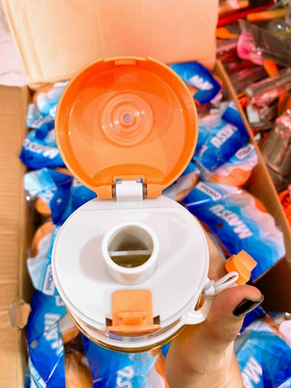 Bình nước Duy Tân 700ml có dây - hàng km red bull