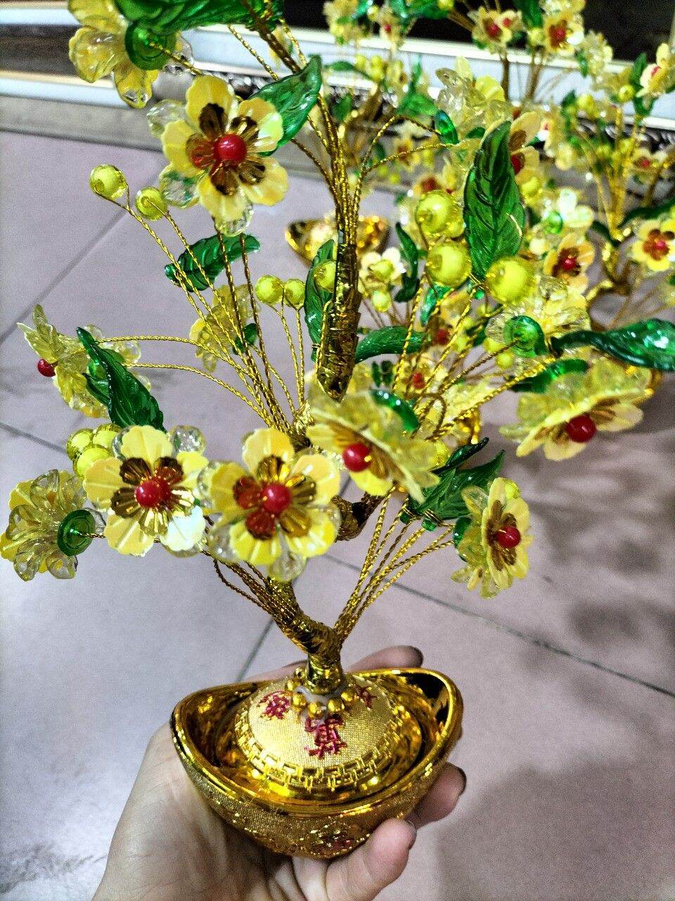 Cây cành vàng lá ngọc gốc thỏi vàng trưng bàn thần tài thổ địa chiêu tài lộc