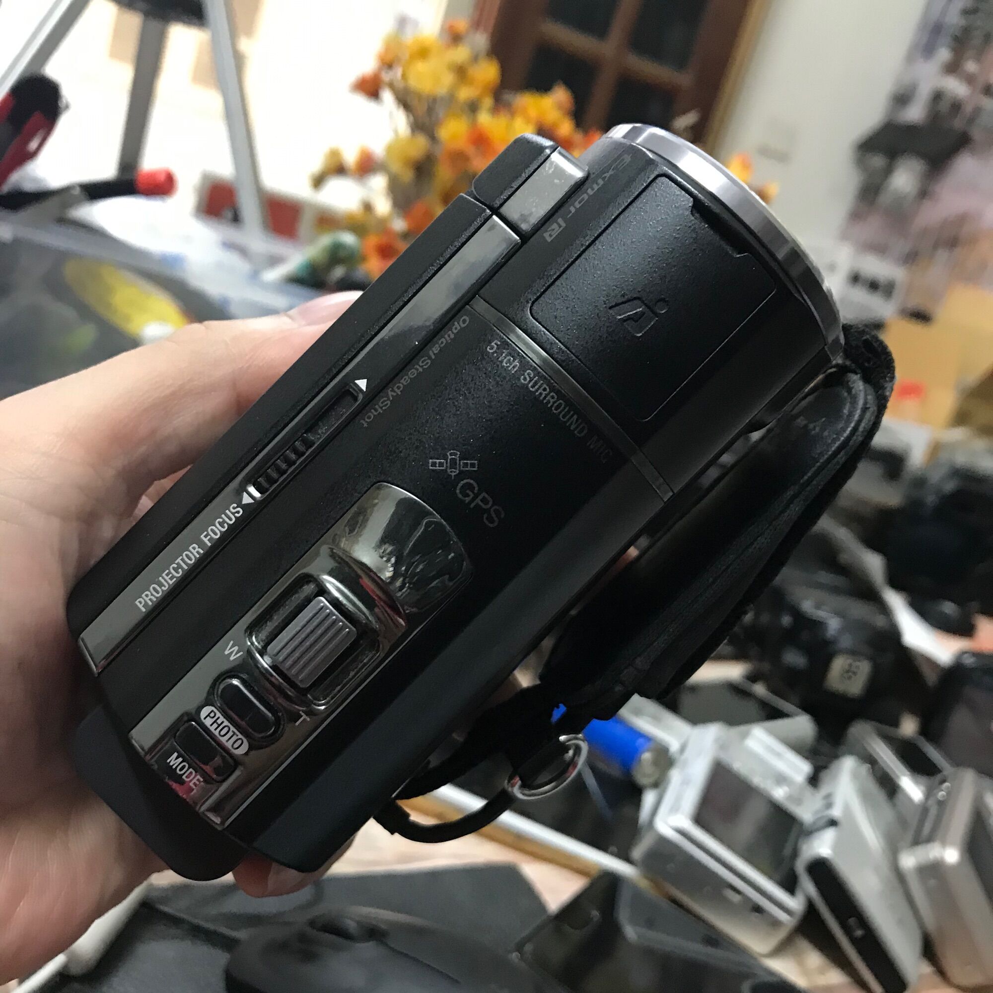Sony HDR-PJ590 máy quay cao cấp