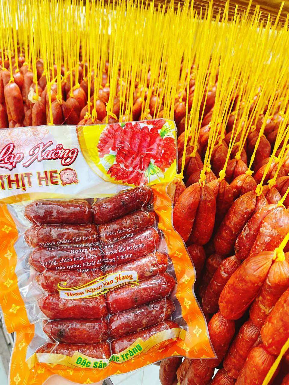 LẠP XƯỞNG HEO KHÔ TIÊU ĐEN