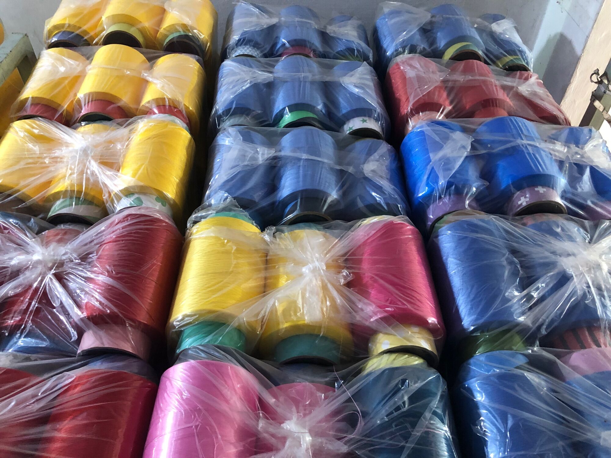 Tơ vắt sổ màu 150 Hạnh Liễu ( 1 cuộn 600g - 650g )
