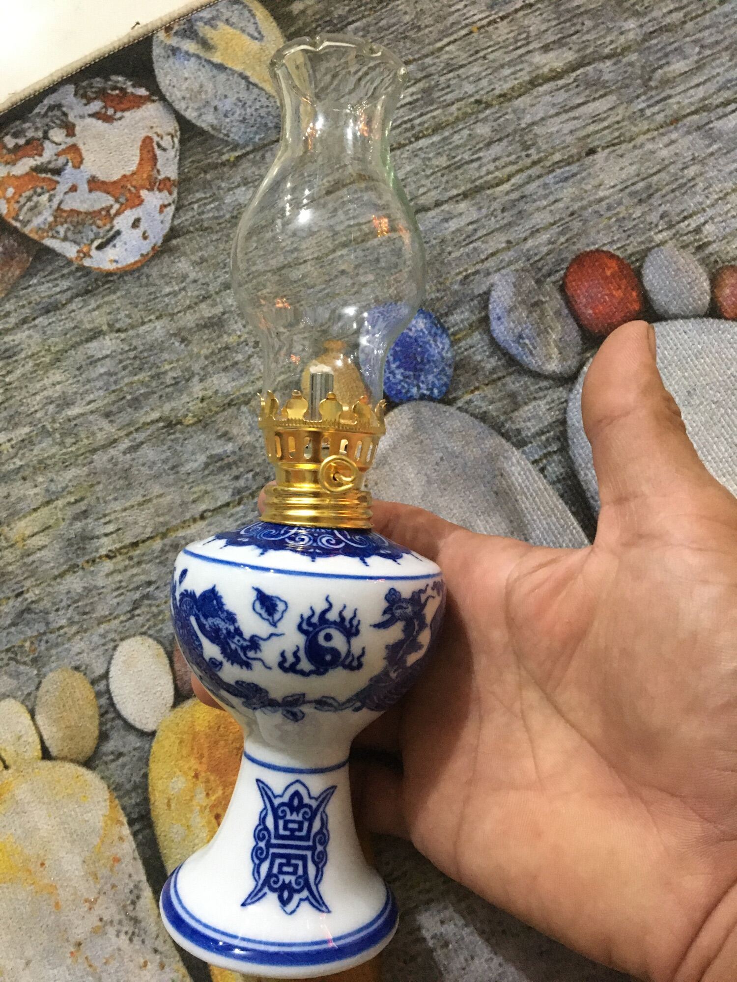 Đèn dầu sứ men lam gốm Bát Tràng dùng dầu