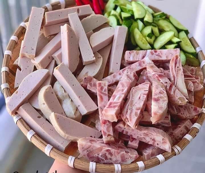 Chả lụa đặc biệt nhà làm hàng nóng mỗi ngày mềm dai vị vừa ăn. 150k/kg