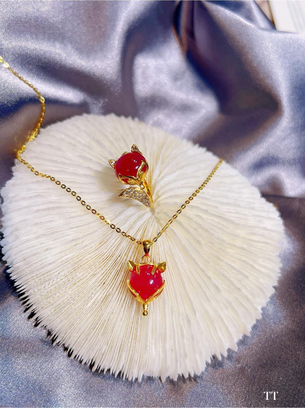 Nhẫn đá phong thuỷ tự nhiên dáng hồ ly ruby lục yên tự nhiên baby bọc vàng tây đủ size