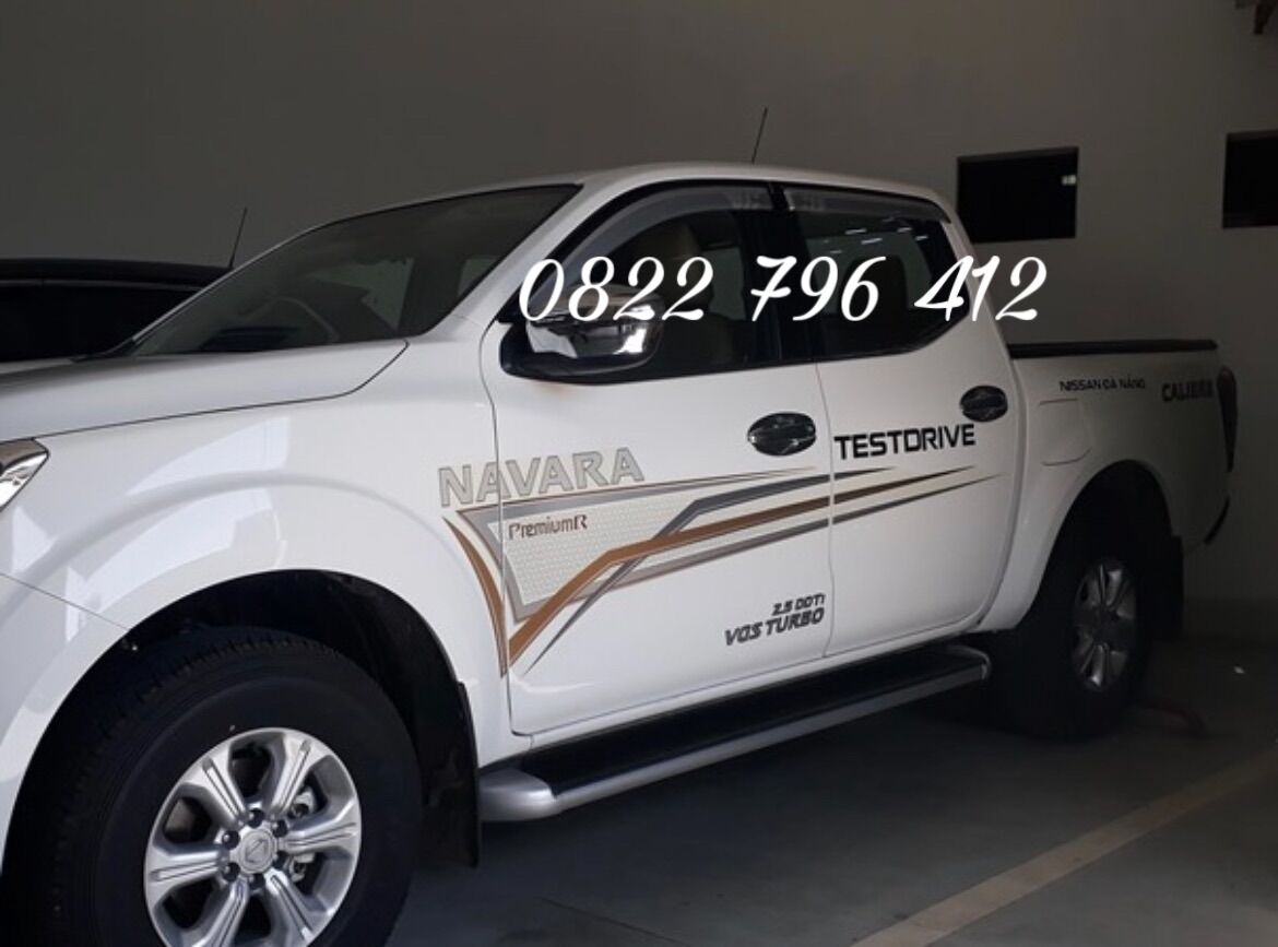 Tem dán sườn xe Navara đủ chữ dành cho xe trắng như hình
