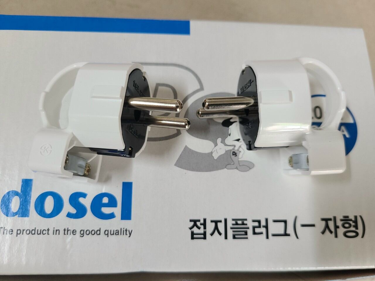 Phích cắm điện dp2104