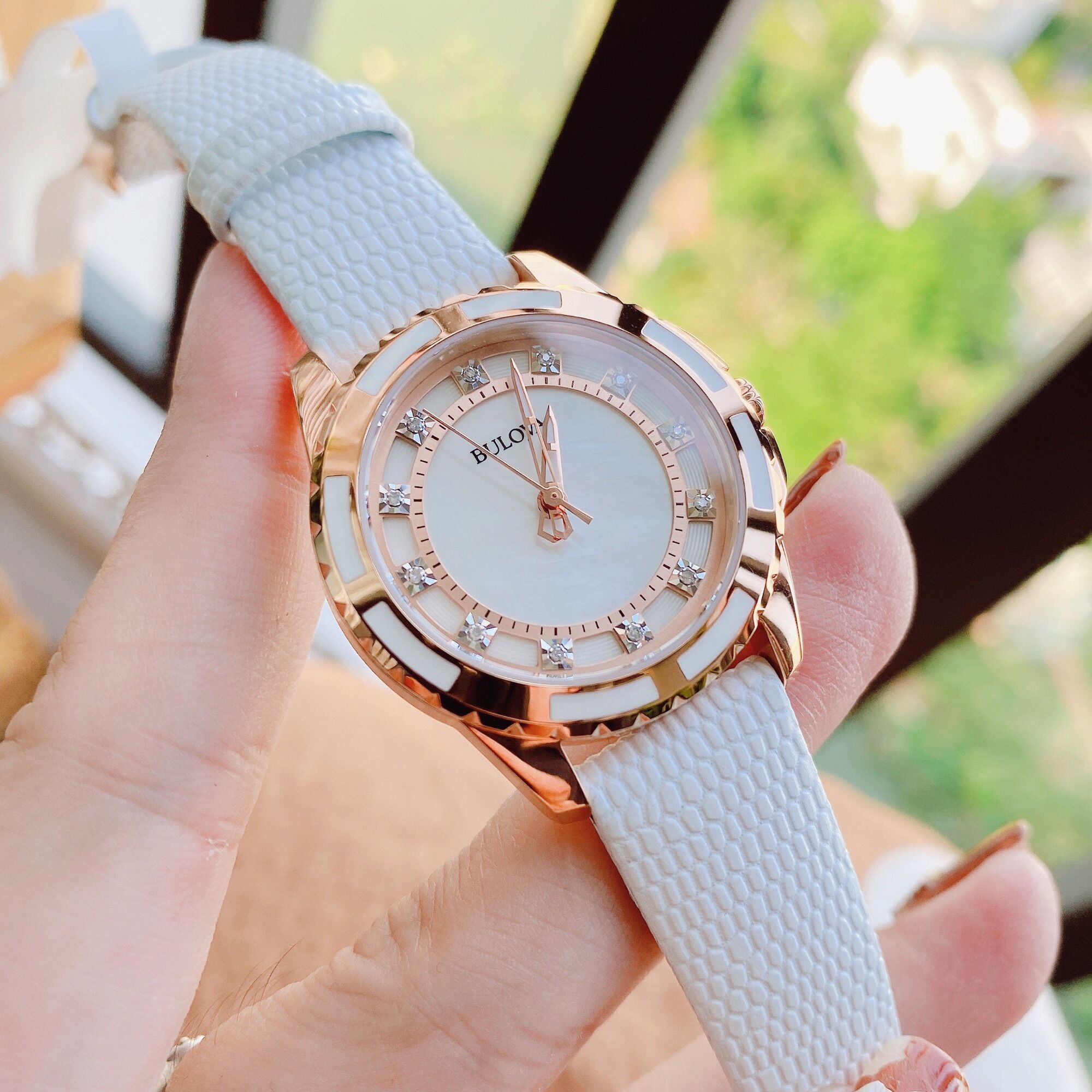 Đồng Hồ Nữ Bulova Diamond 98P119