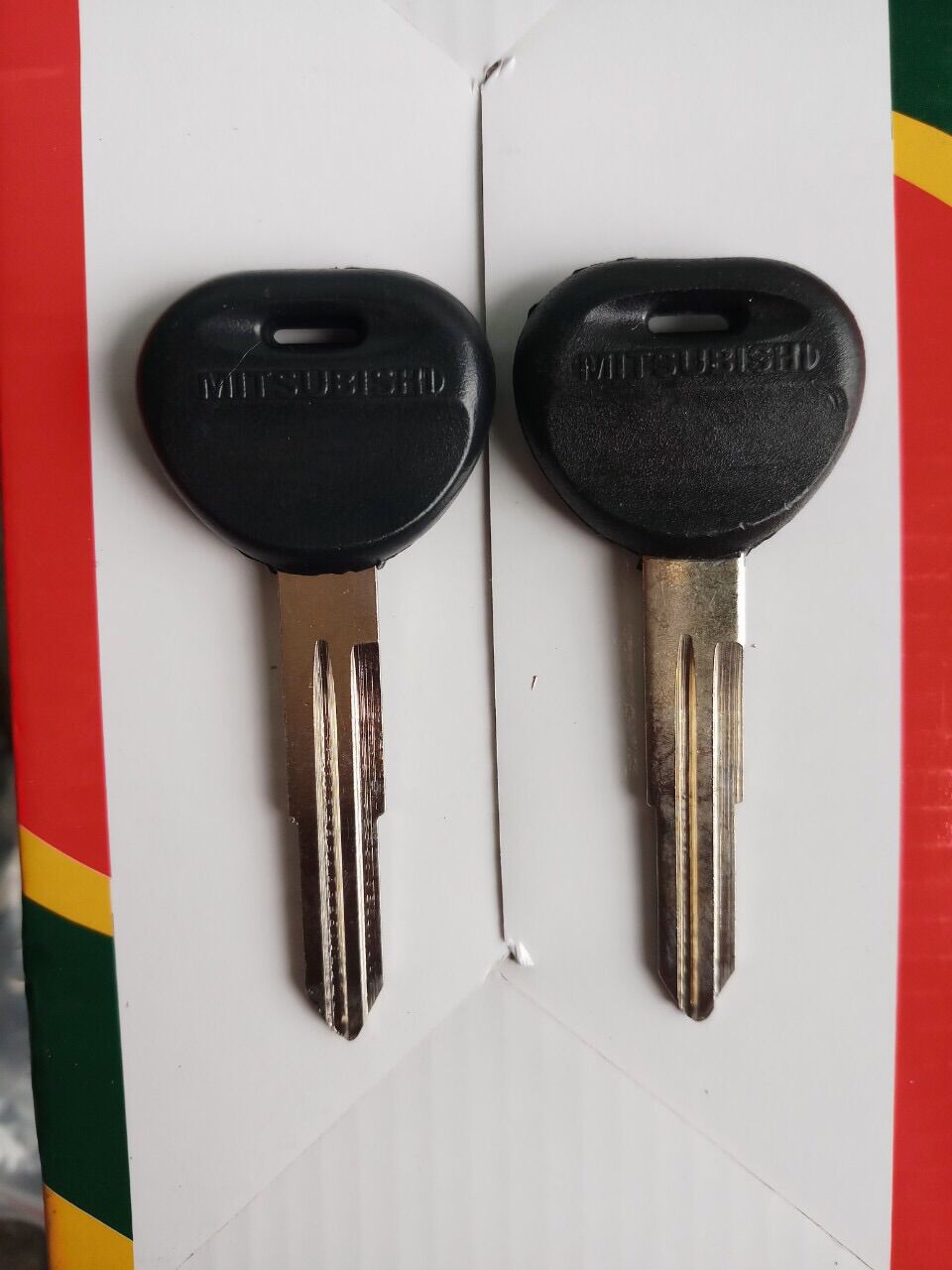 Phôi chìa khoá xe MITSUBISHI rảnh trái ( combo 2 chìa )