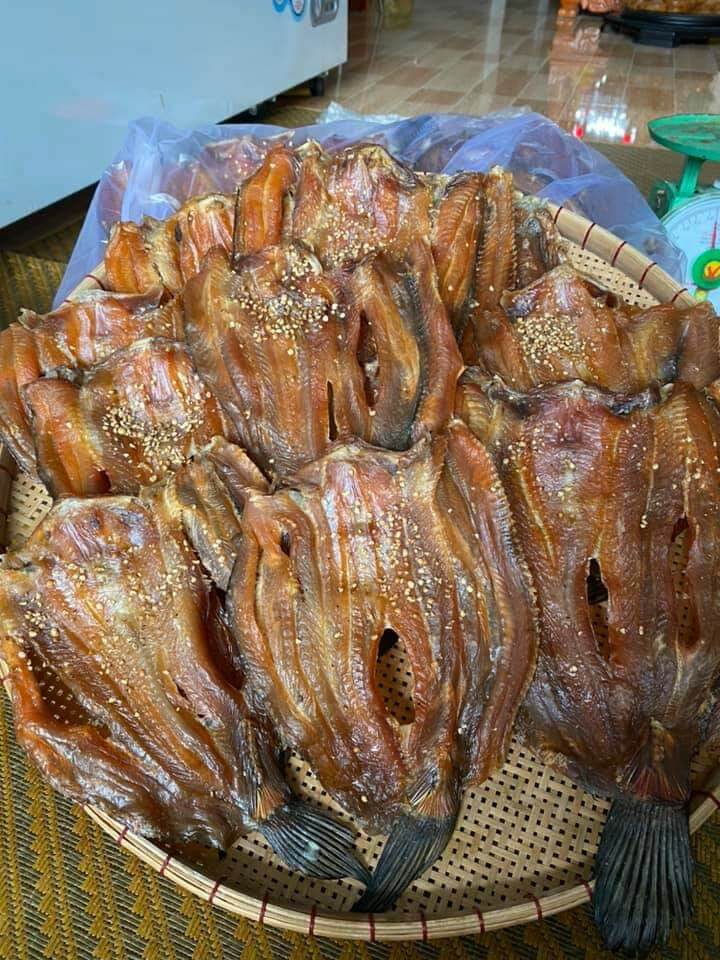500gr khô cá lóc xẻ ướp tiêu sọ cà mau
size tầm 4-6con/kg tùy theo mùa