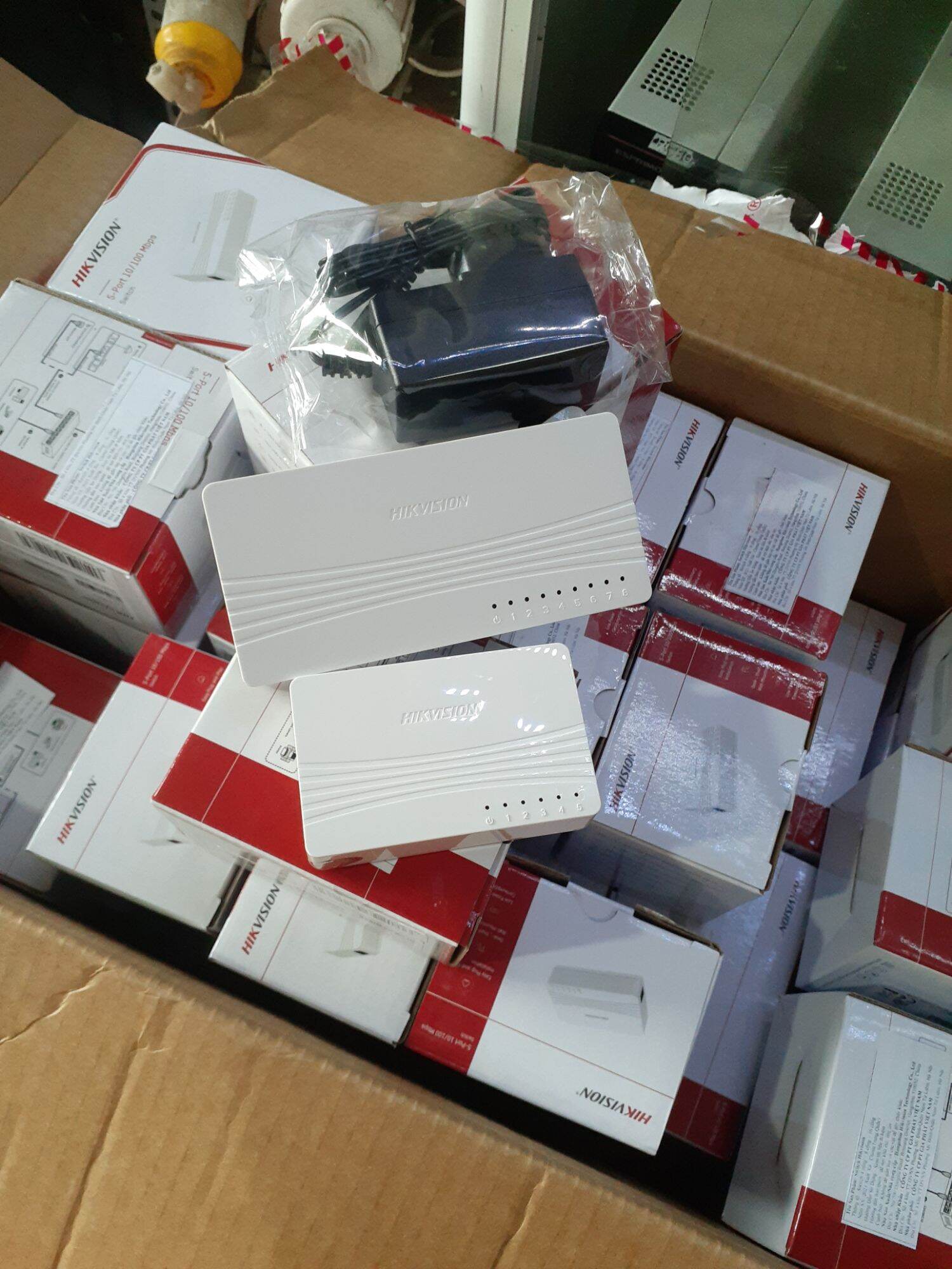 Chia mạng(Switch) 5/8 cổng HIKVISION kèm nguồn