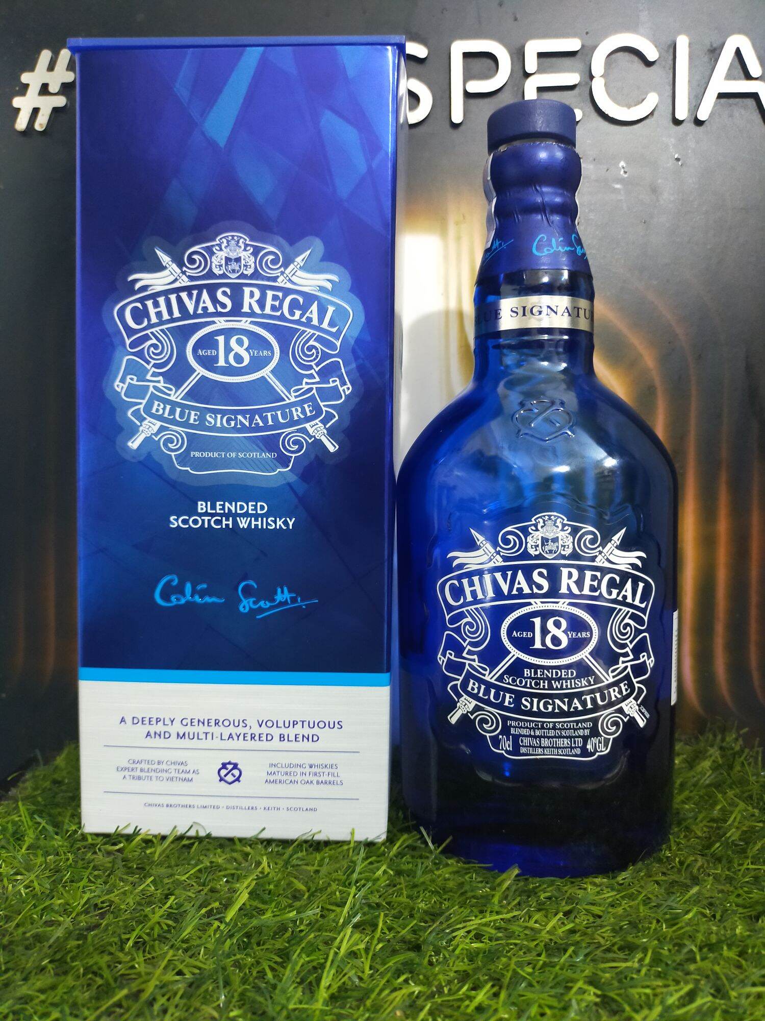 Vỏ chai rượu ngoại Chivas 18 Blue full box trưng bày Decor cực đẹp mới 99%