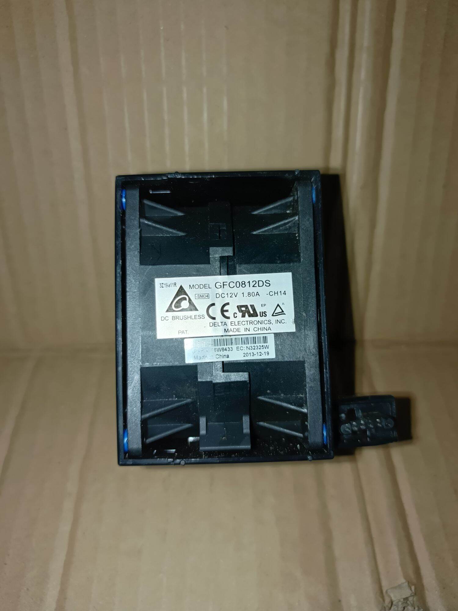 Quạt tản nhiệt 8x8cm~ 1.8a~12v