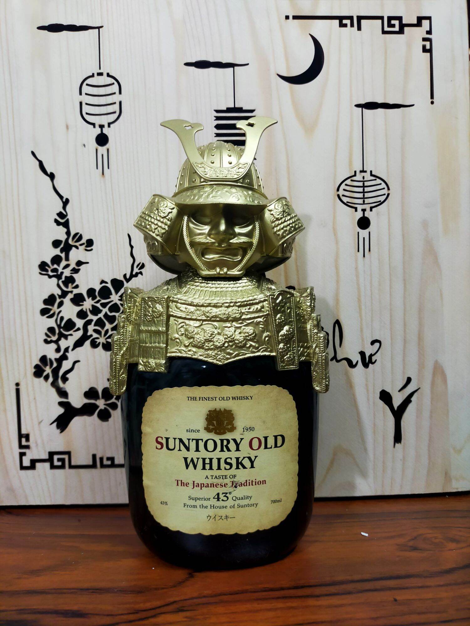 Vỏ CHAI kèm giáp Samurai độc lạ