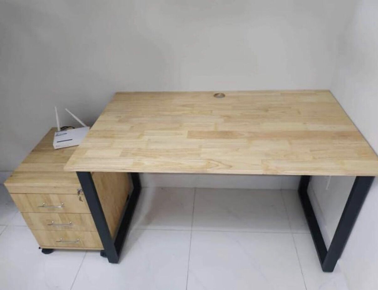 Bàn làm việc chân sắt gấp gọn (60*120 cao 75cm) mặt gỗ cao su bo gốc cạnh