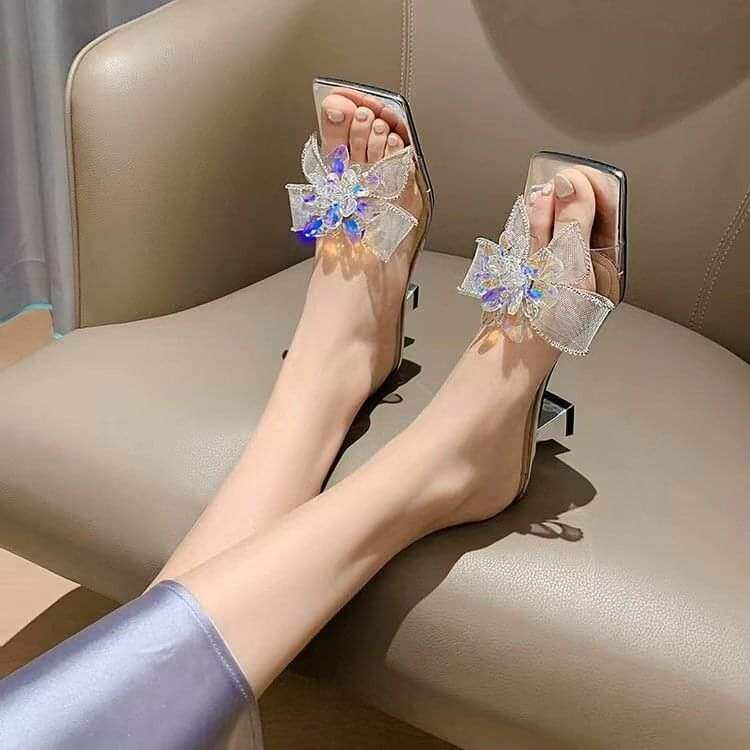 [HCM]guốc quai trong đính nơ, gót nhọn cao 4p còn size 38, 39