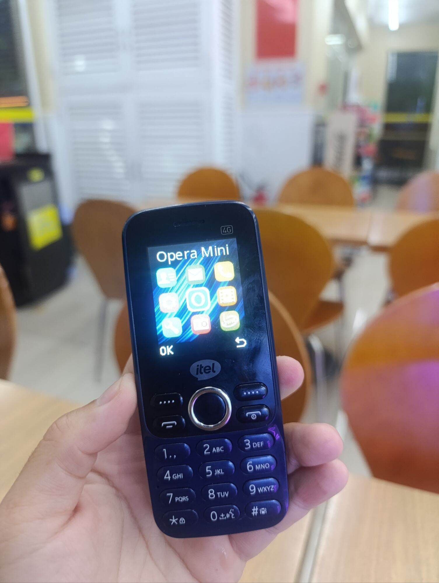 Điện thoại 4G / Điện thoại Itel 8010 4G ( 2sim 4G , nghe gọi tốt )