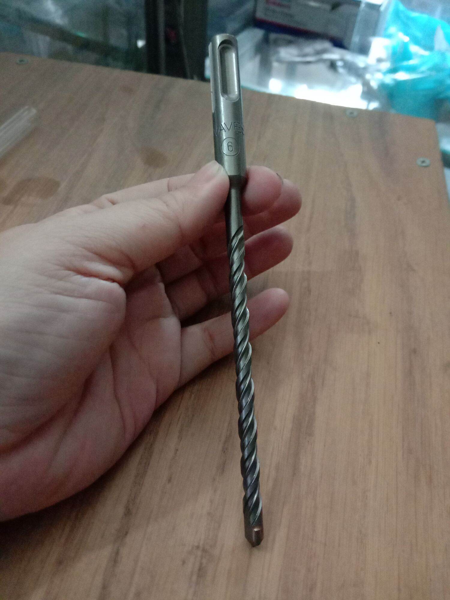 1 cái mũi khoan bêtông gài Waves