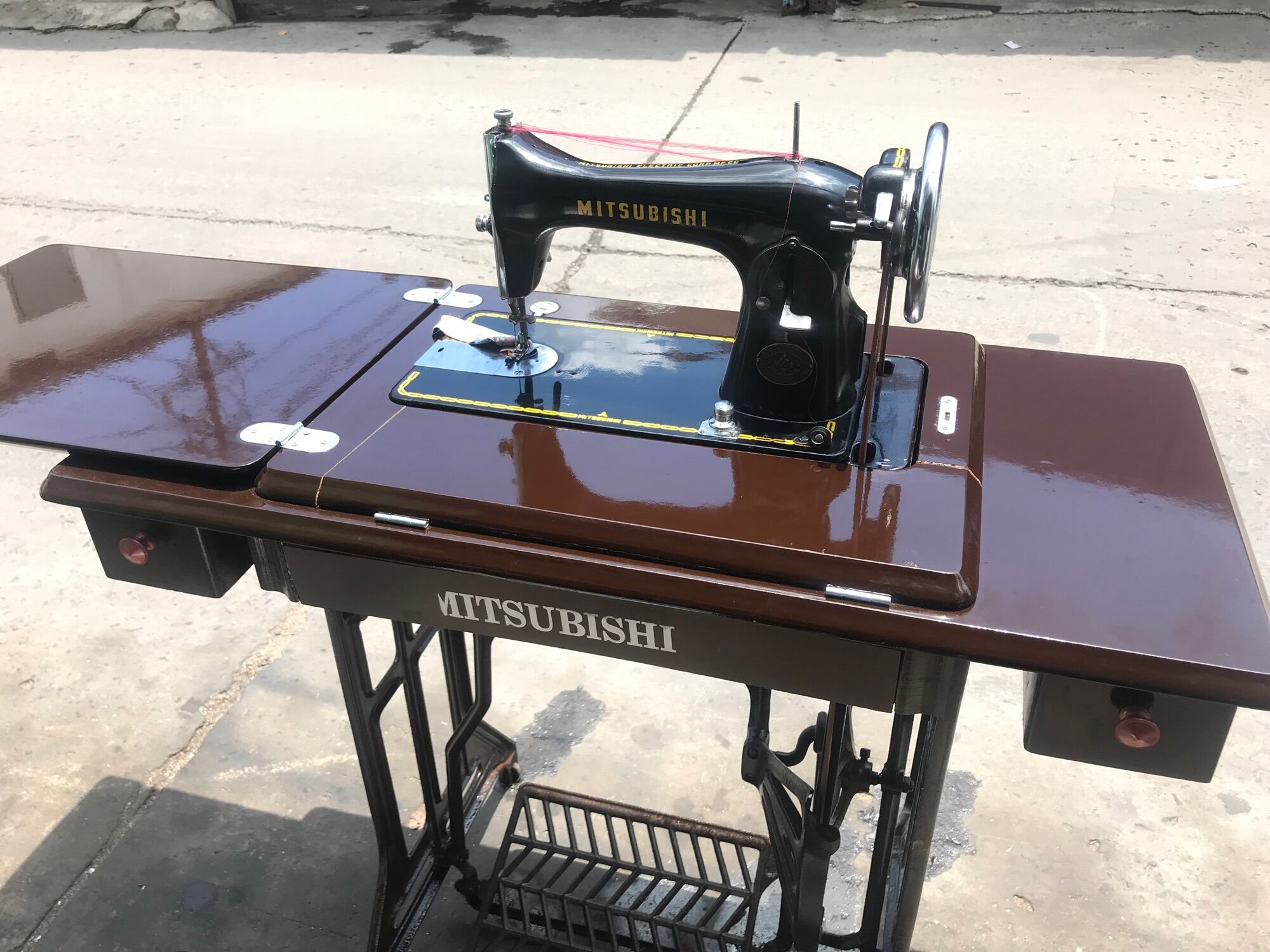 Máy may Mitsubishi Nhật truoc 1975