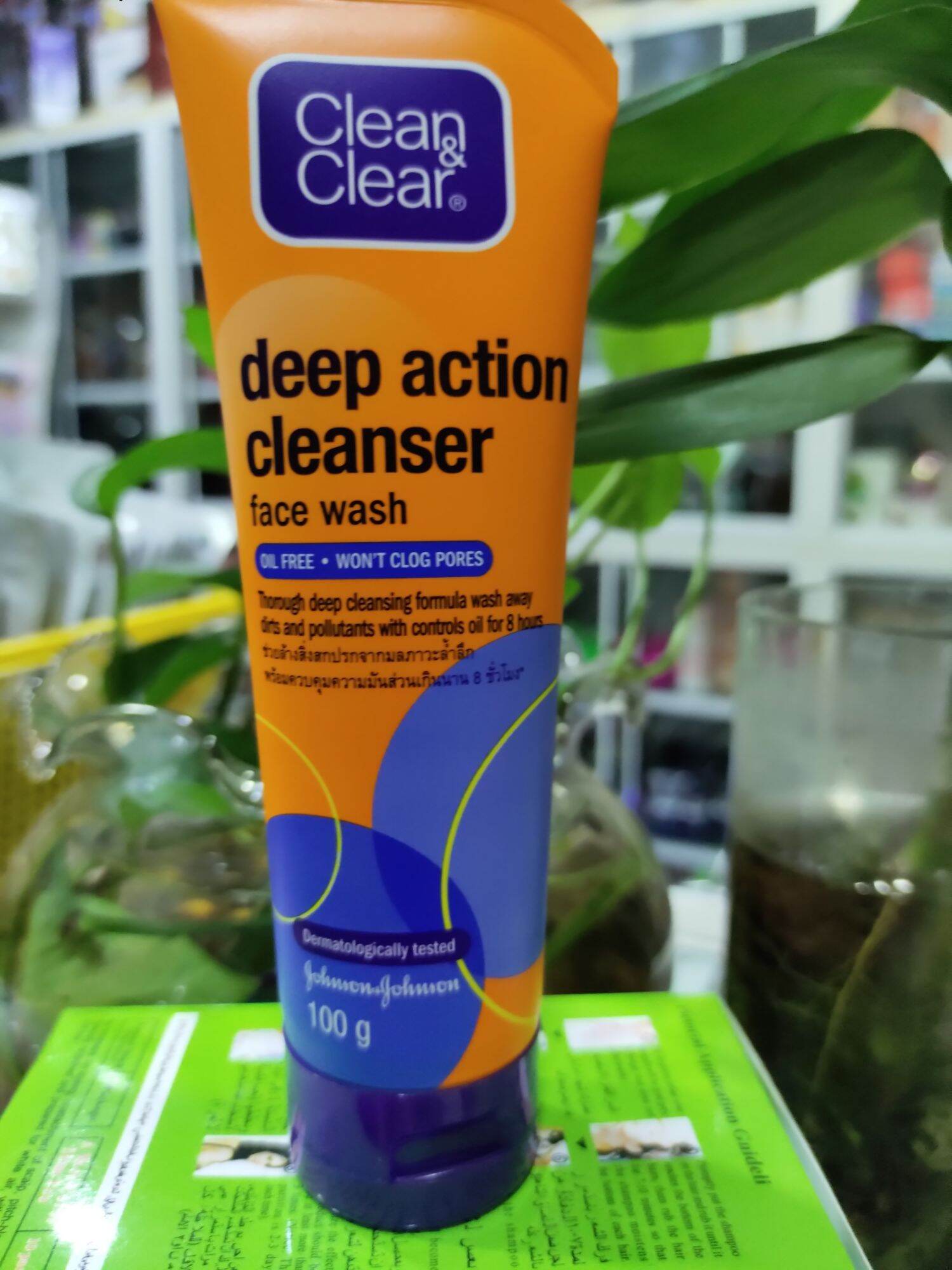 0Sữa rửa mặt Clean & Clear tác động sâu kiểm soát nhờn 100g