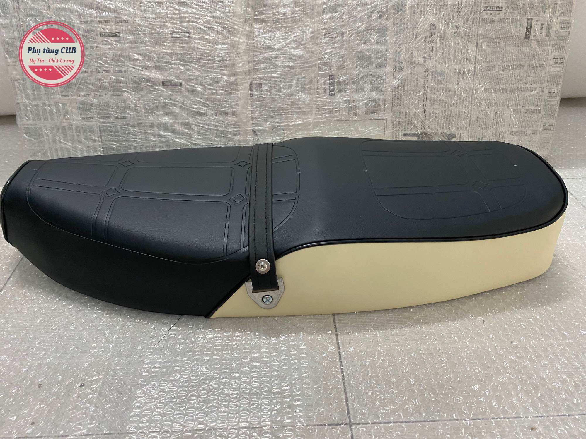 Yên dài xe cub 78-81-86-82-DD ( chỉ yên )