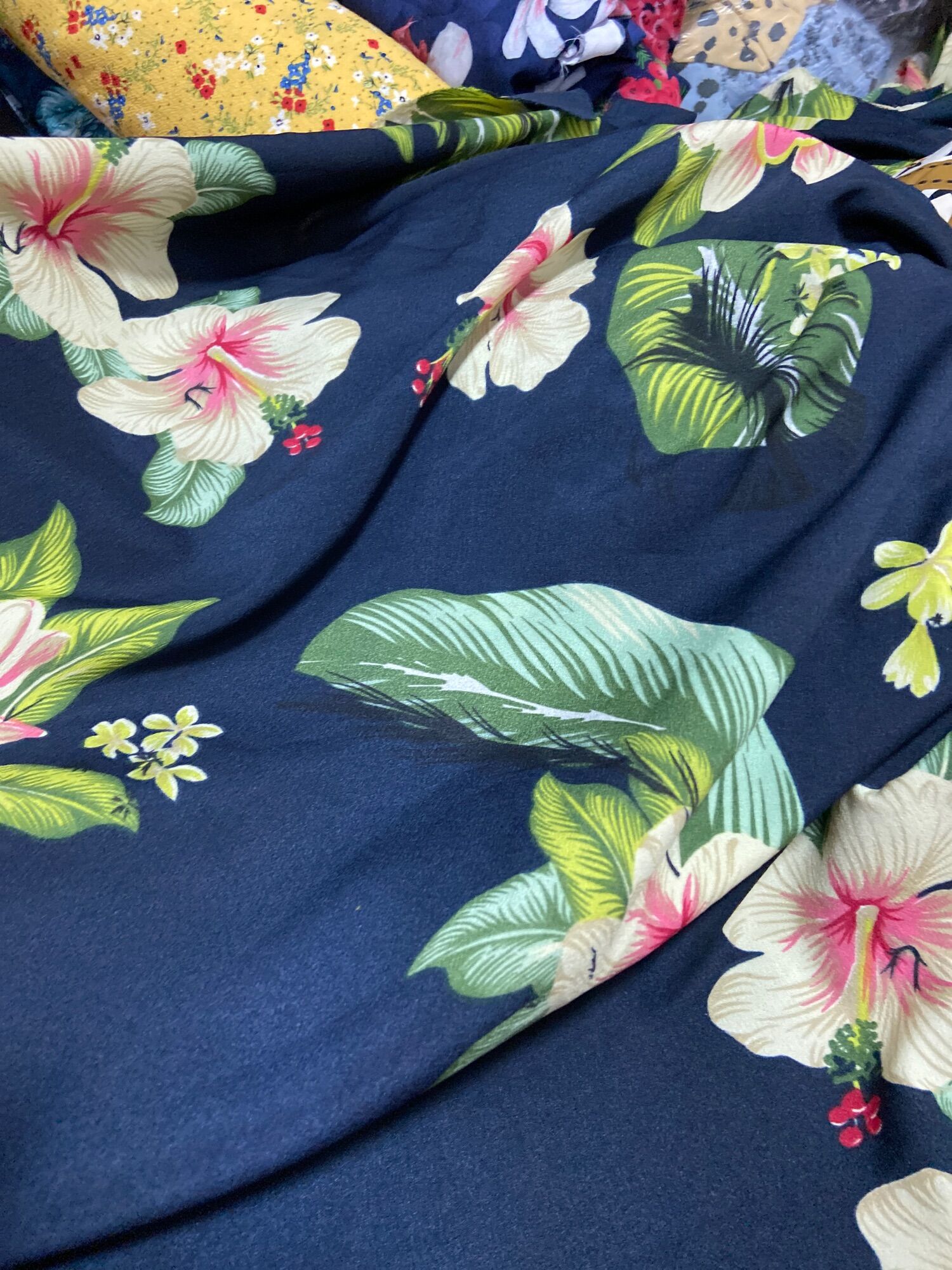 2m lụa Hàn sang đẹp màu xanh đen khổ 1m5 co giản mềm mịn mát