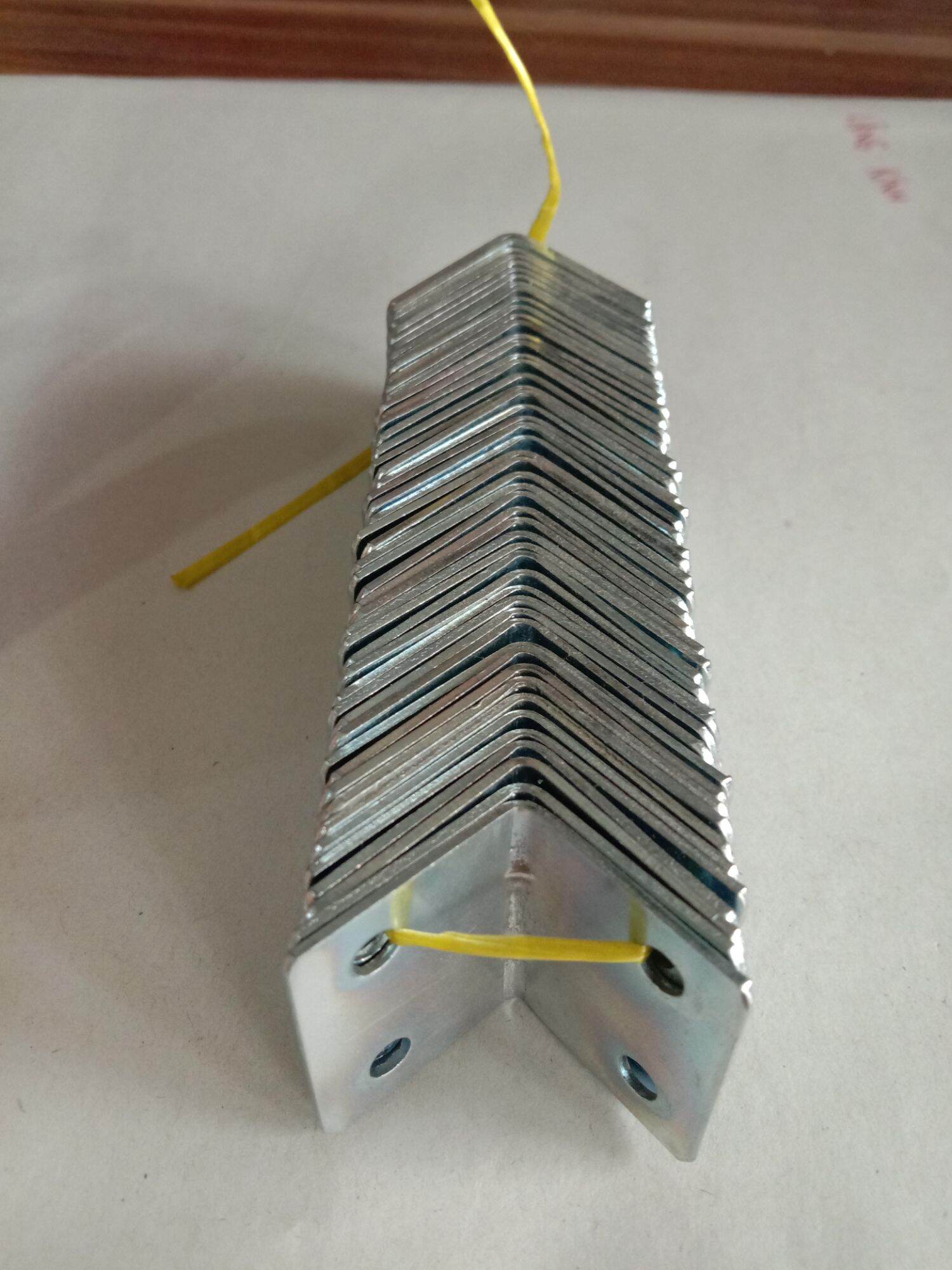 1xâu ke góc vuông 4lỗ