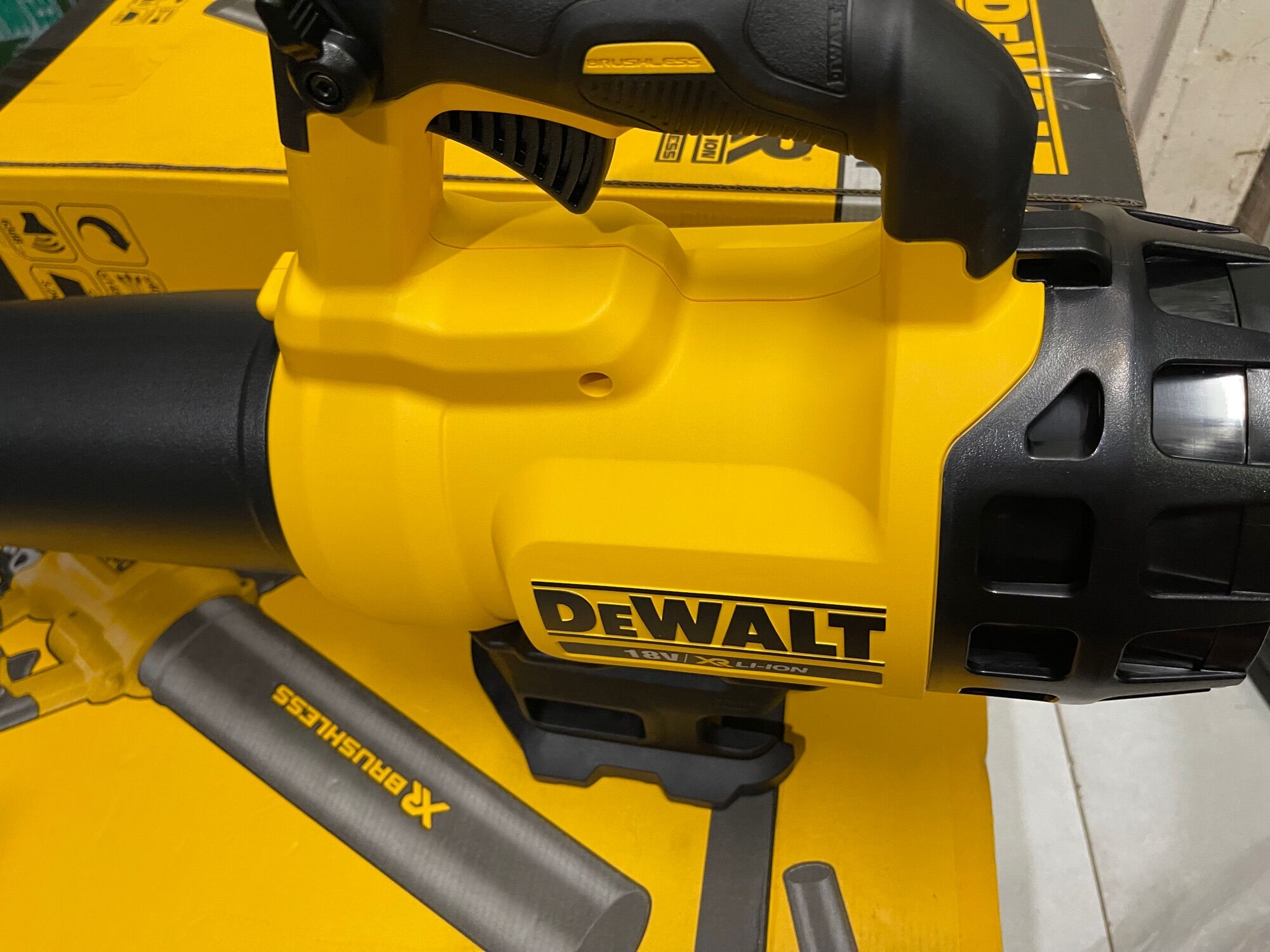 [HCM]Máy thổi cầm tay 18V Dewalt DCM562