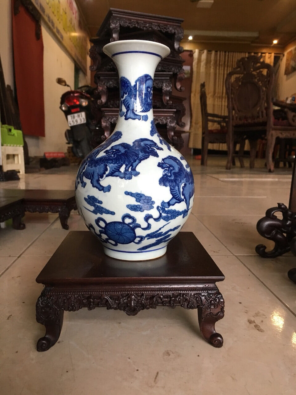 Kỷ kê đồ sứ gỗ gụ mặt vuông 20cm
