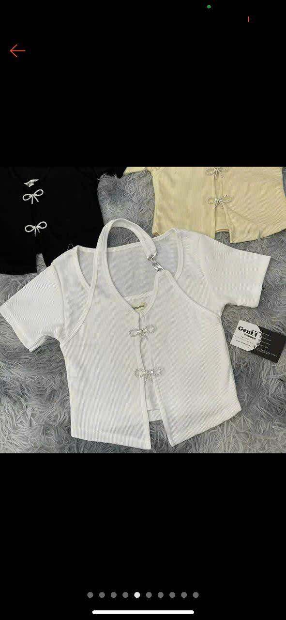 Áo Croptop Cổ Yếm Phối Cúc Nơ