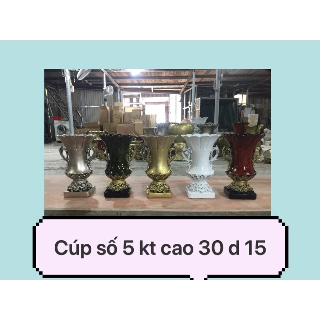 Bình hoa cắm lông công, hoa lụa composite dáng cúp số 38 cao 34cm