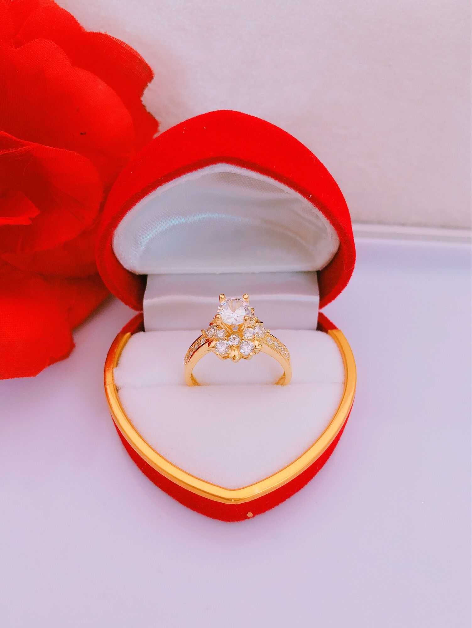 Siêu phẩm nhẫn vàng tây ổ đá kim cực đẹp cho ce ạ . lm quà tặng ce thì tuyệt lm nạ quà t