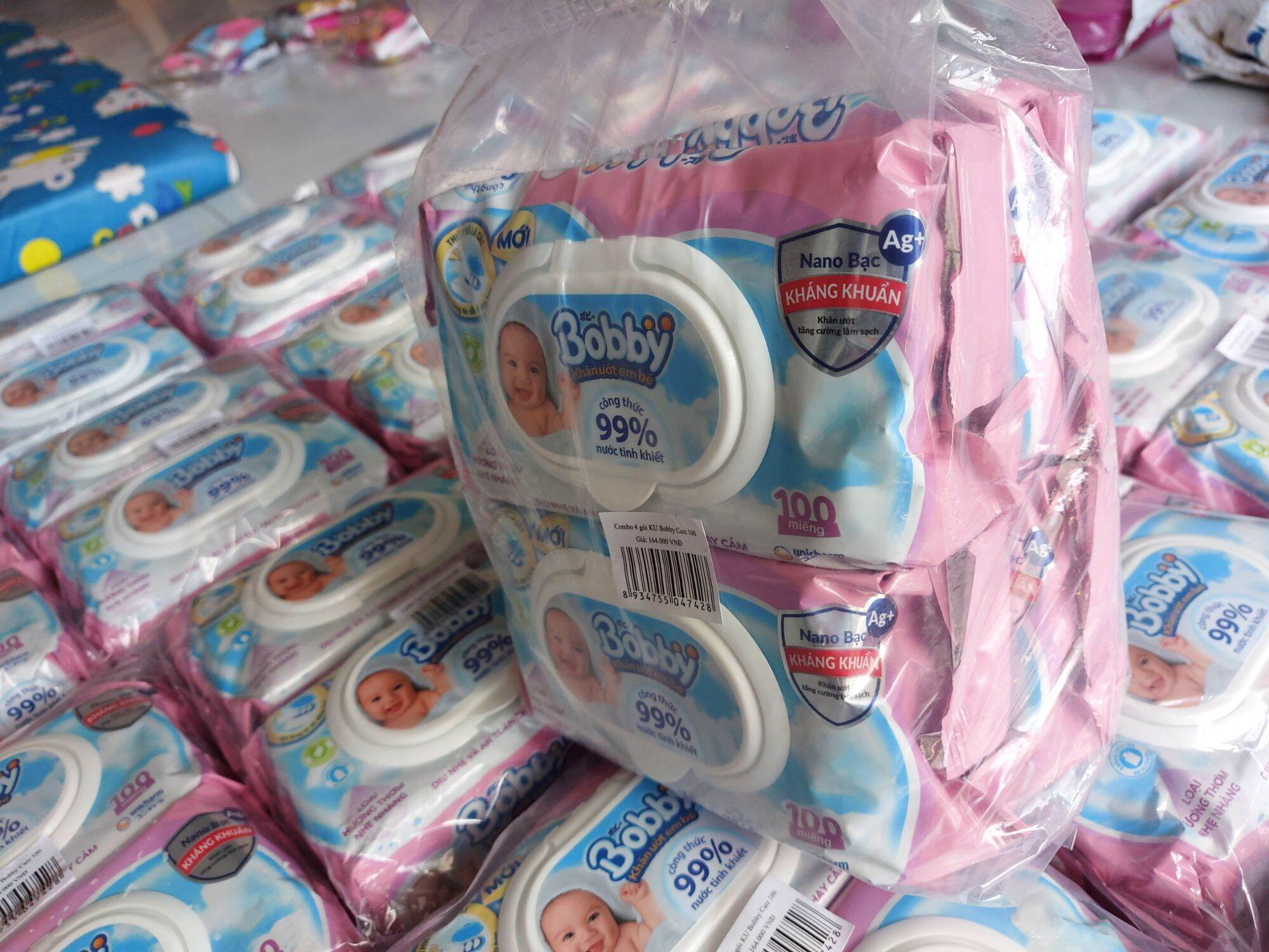 Khăn ướt Bobby care có mùi loại 100 tờ/gói