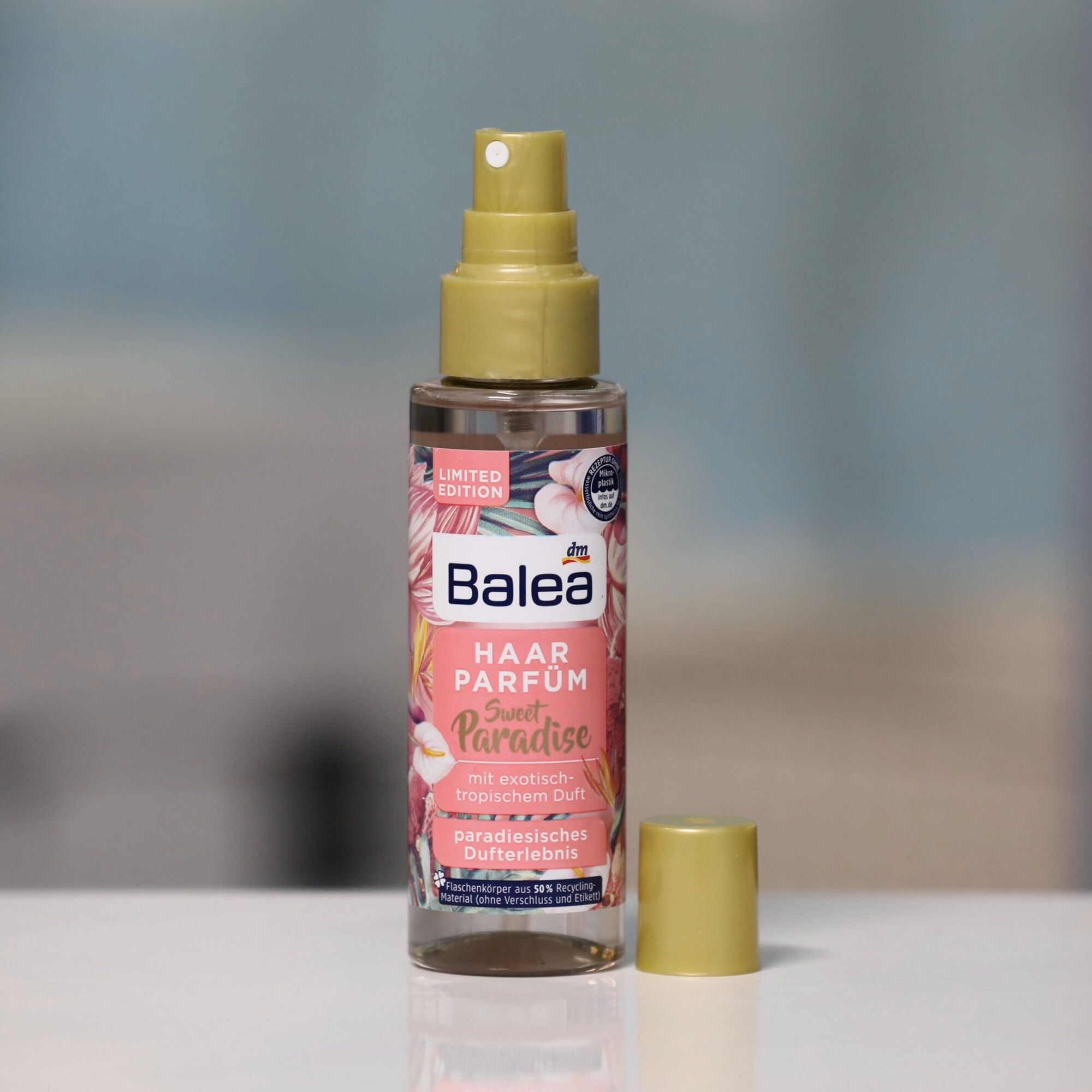Nước hoa cho tóc Balea hương trái cây tươi mát, chai xịt 100ml vô cùng tiện dụng.
