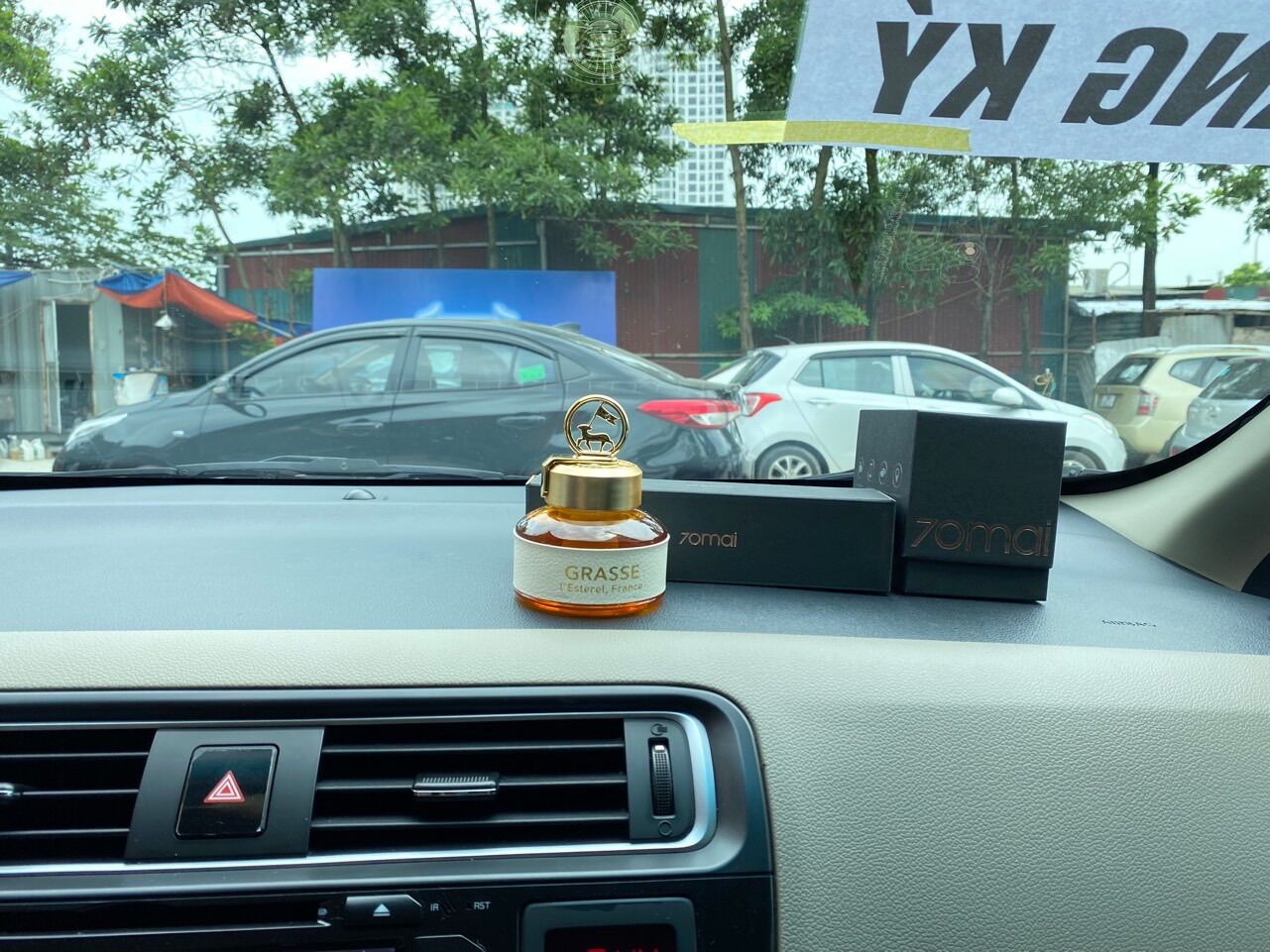 Nước hoa ô tô Grasse Bullsone 110ml