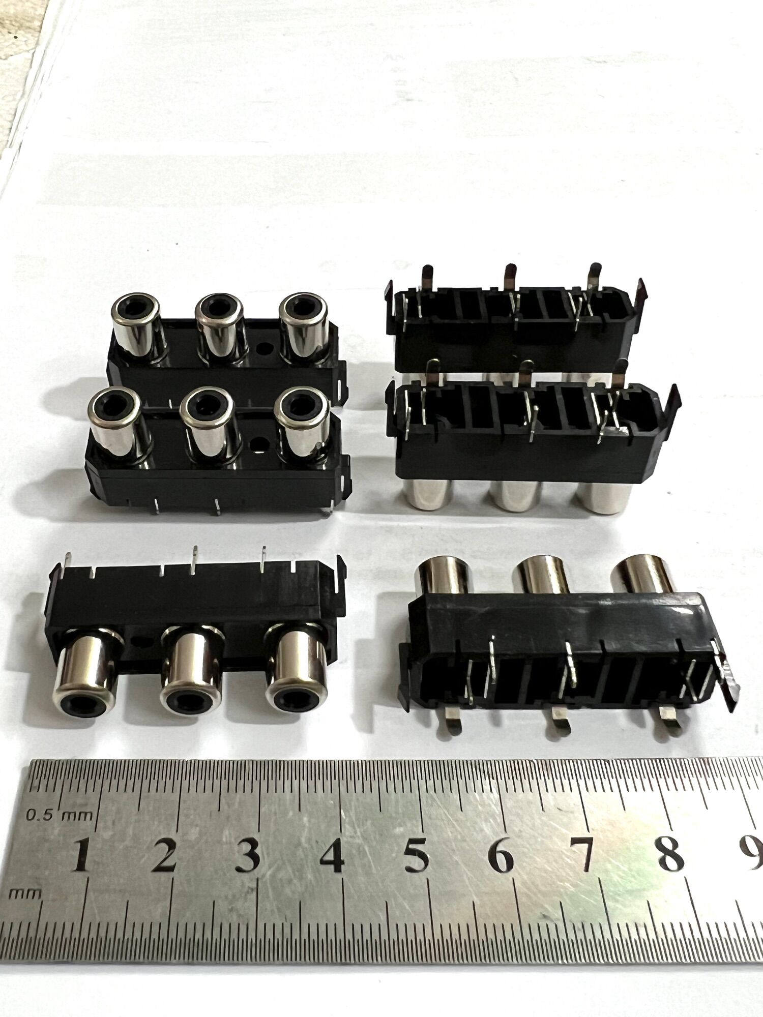 Jack rca av 3 lỗ đen 8 chân