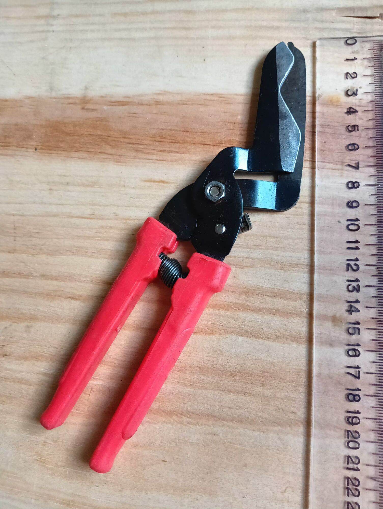 Kéo cắt đa năng lưỡi ziczac hàng Nhật Bãi còn mới keng J409