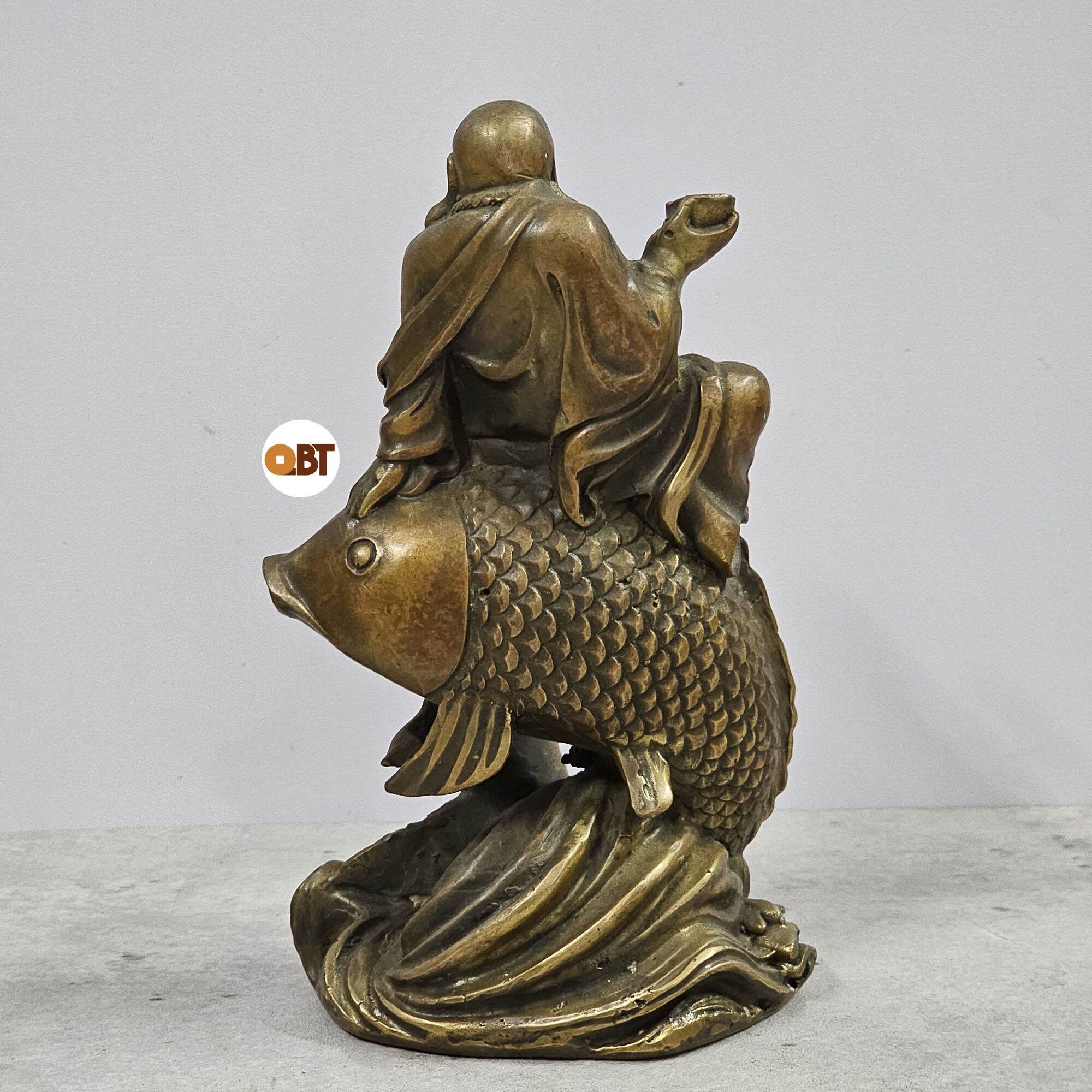 Phật di lạc ngồi trên cá chép bằng đồng
