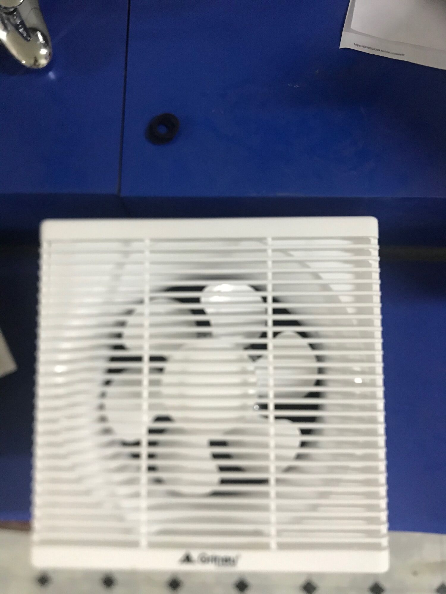 Quạt thông gió Grineu lỗ tường để 20x20
