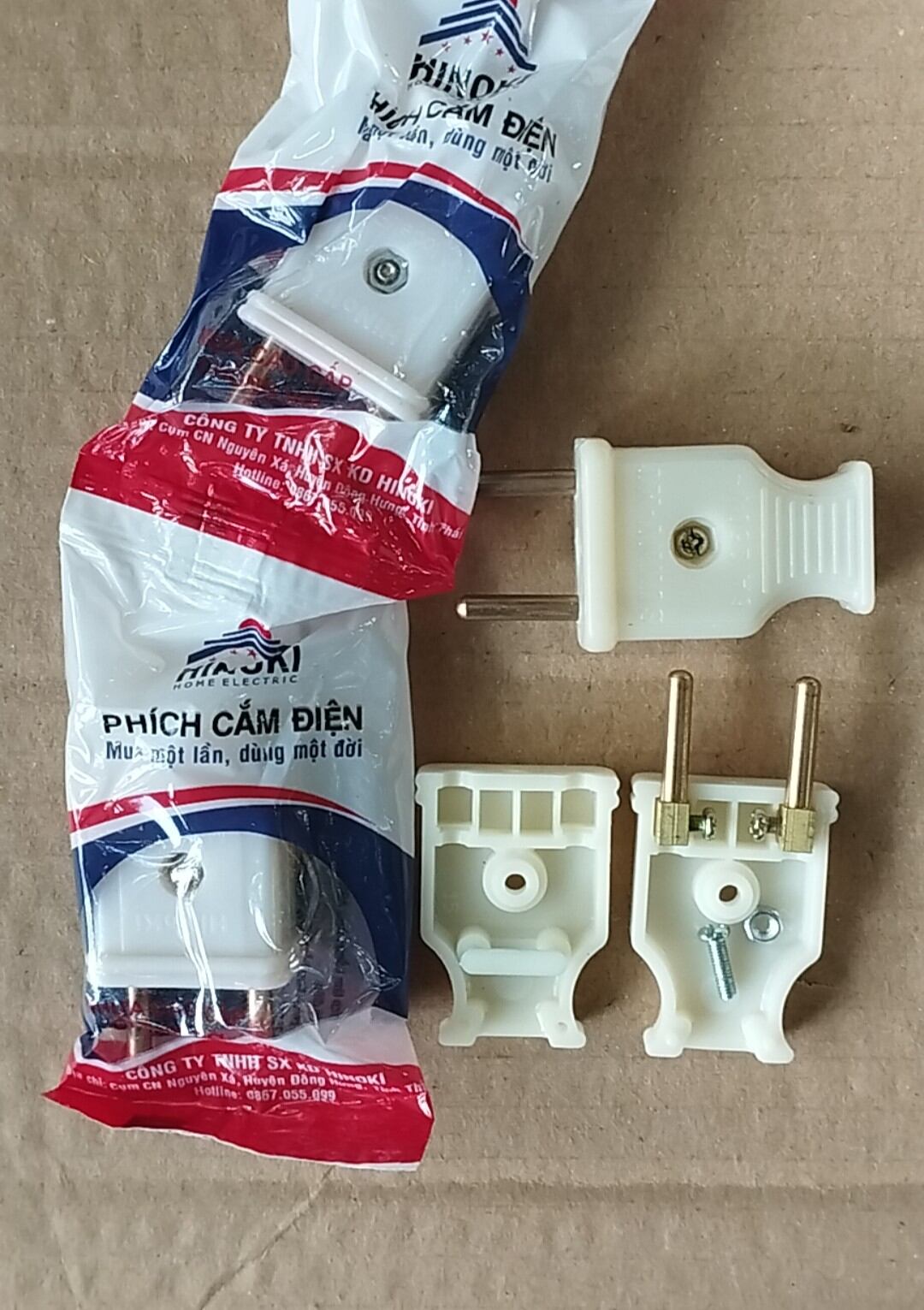 Phích cắm điện thông dụng Hinoki