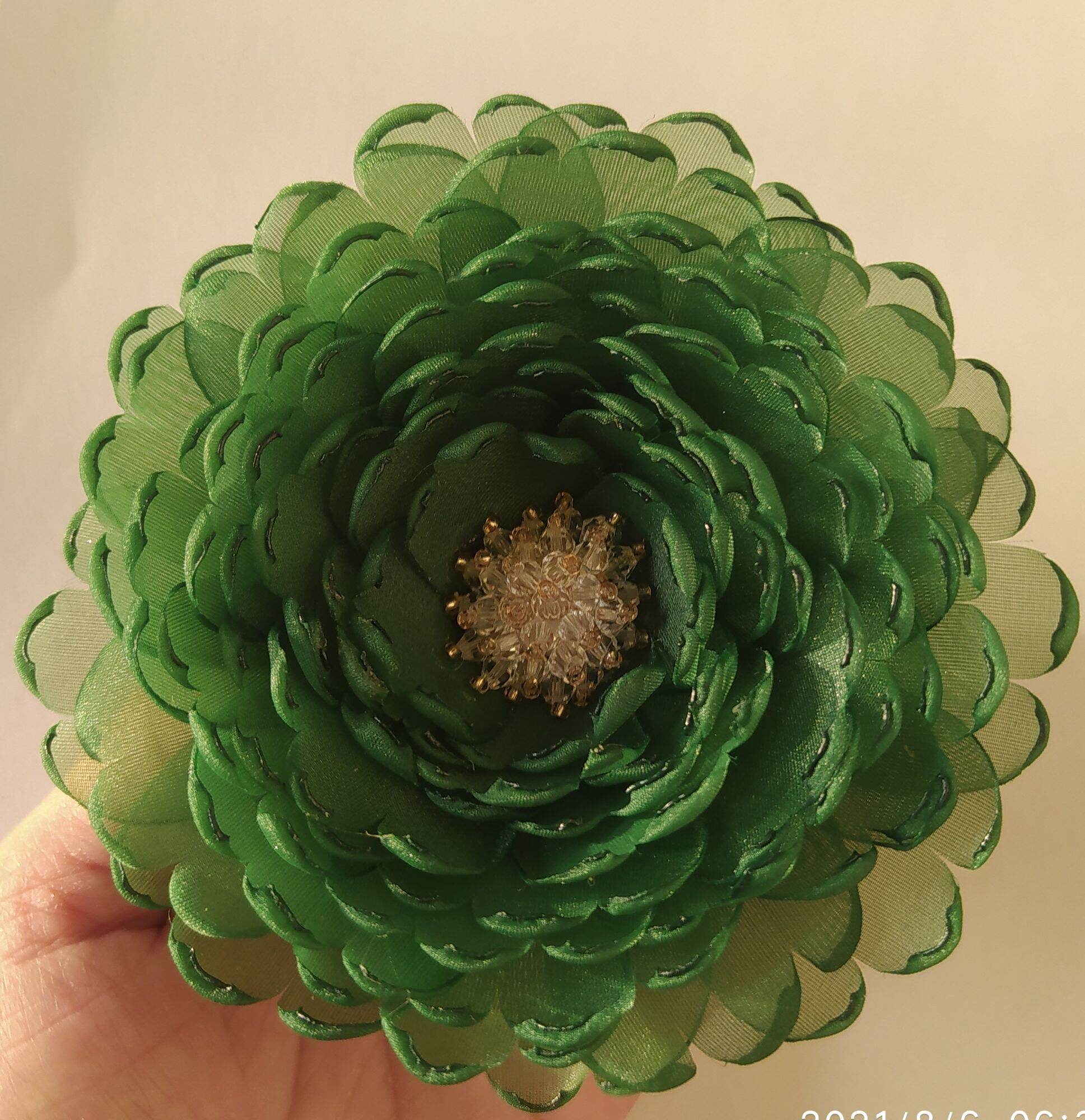 Hoa cài áo Canto handmade màu xanh phối pha lê