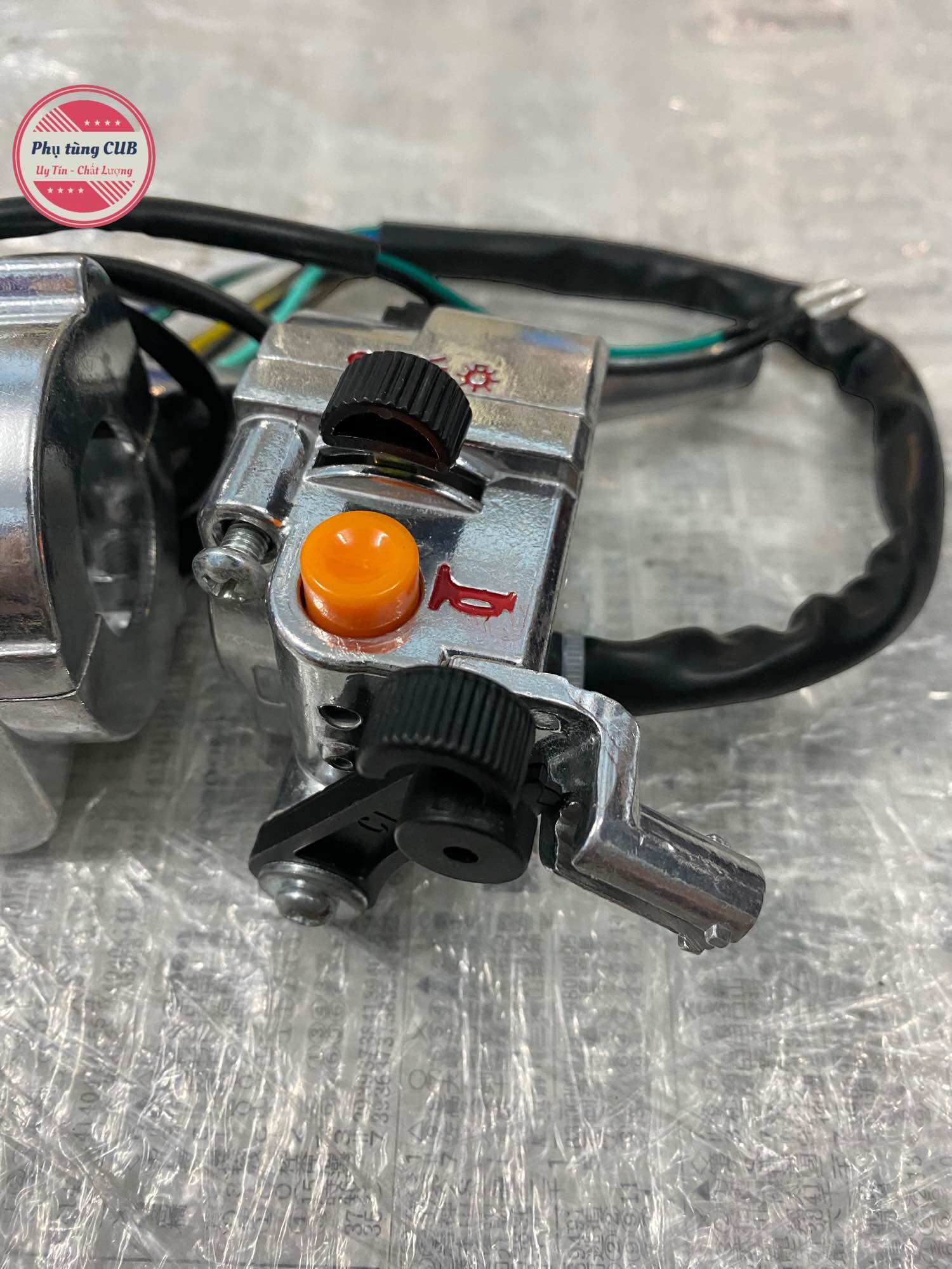 Bộ cùm công tắc xe CUB 82-Dd