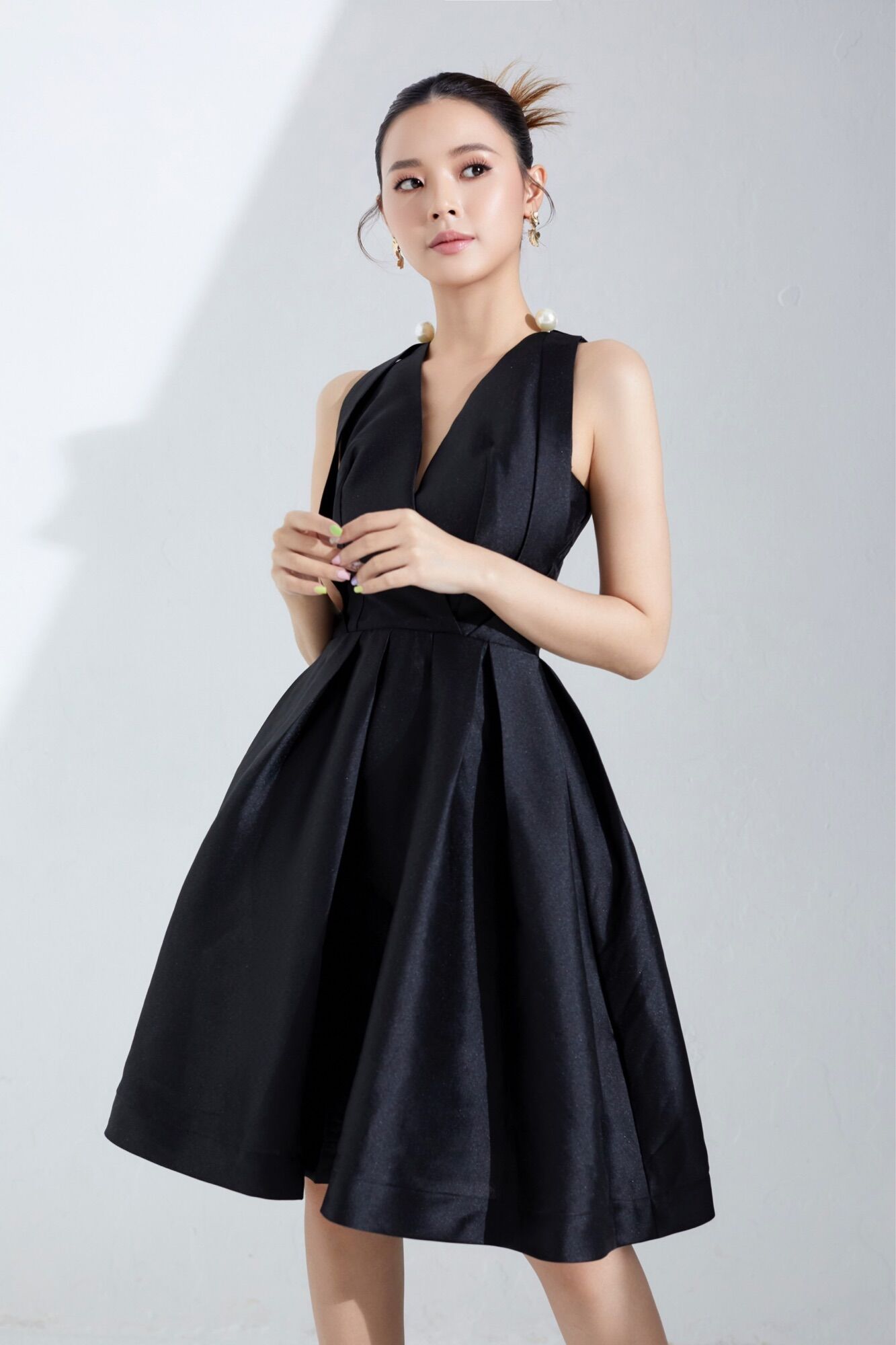 LALLA - Đầm sát nách Luli cổ chữ V xoè nhẹ nữ