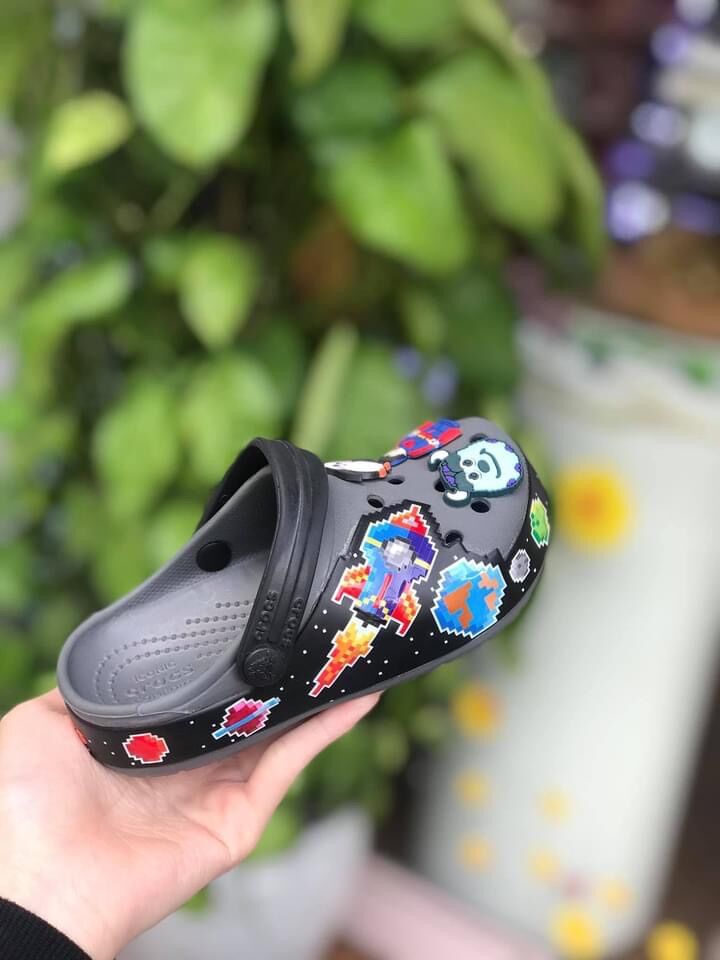 SỤC CROCS TRẺ EM- IN HÌNH TÊN LỬA 3D