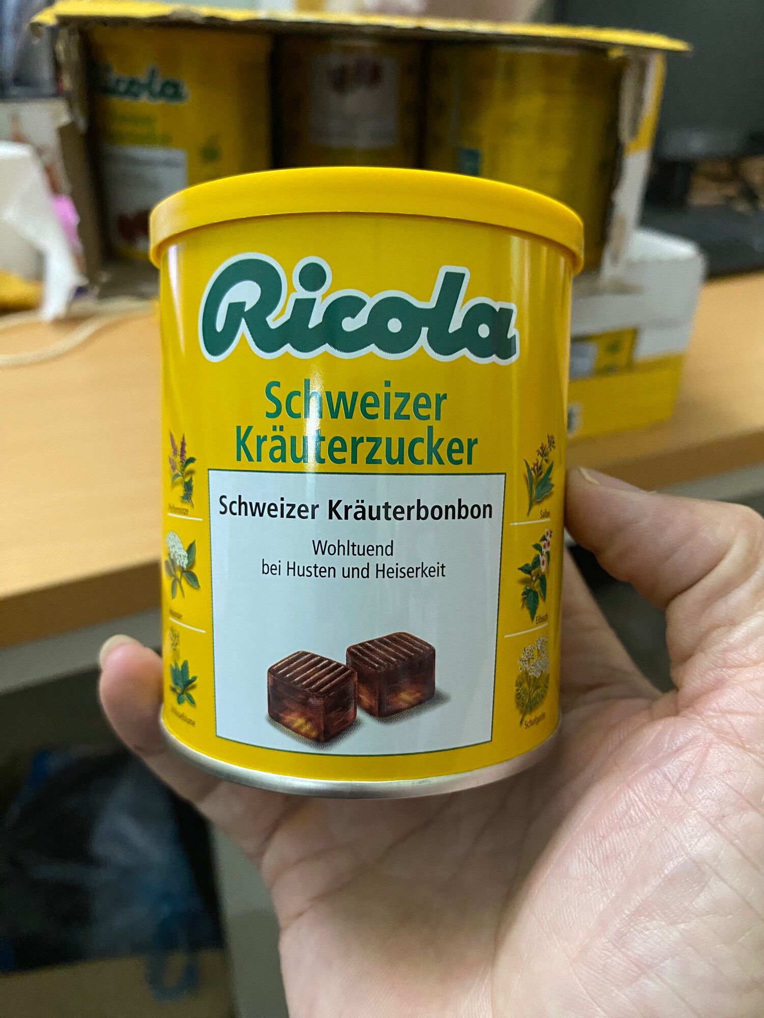 Kẹo ngậm Ricola thảo dược 250g của Đức.