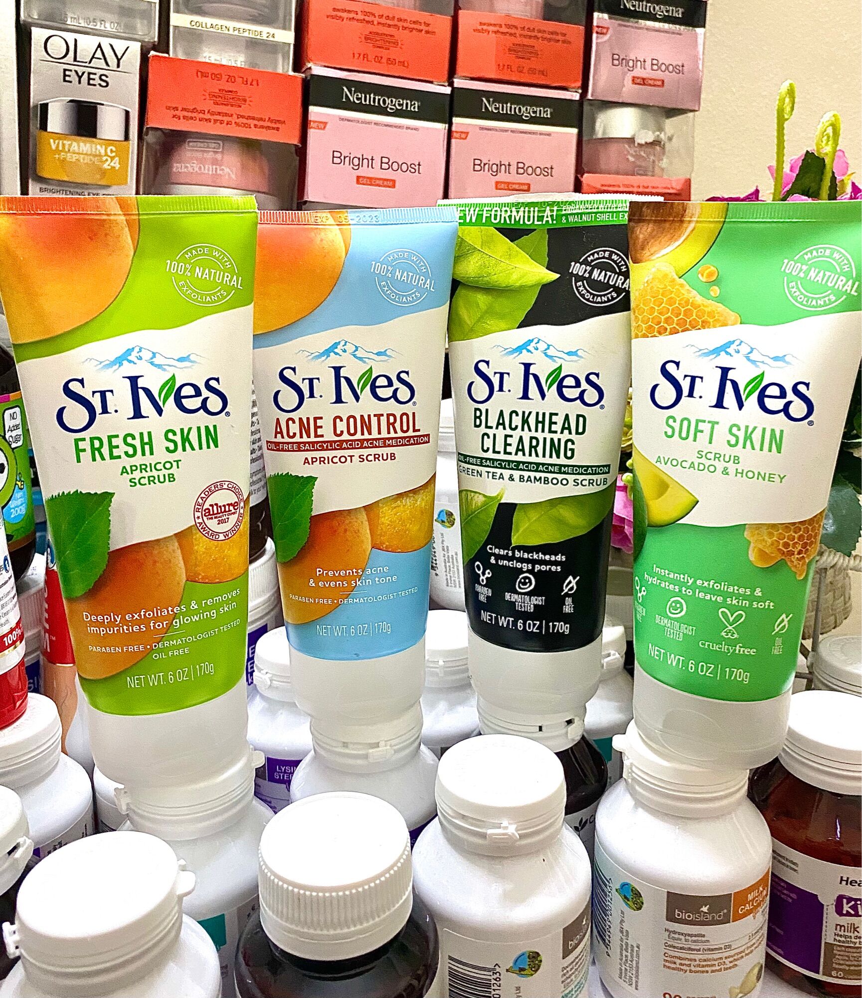 Sữa rửa mặt tẩy da chết st.ives 170ml