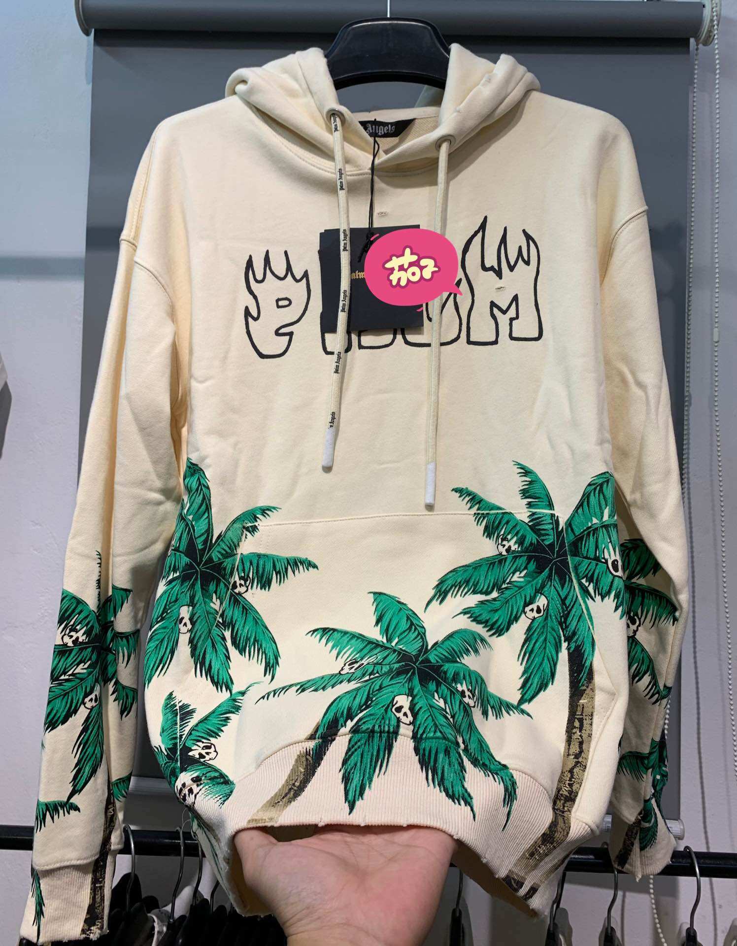 Áo nỉ hoodie hoạ tiết cây dừa, phong cách trẻ trung 2024