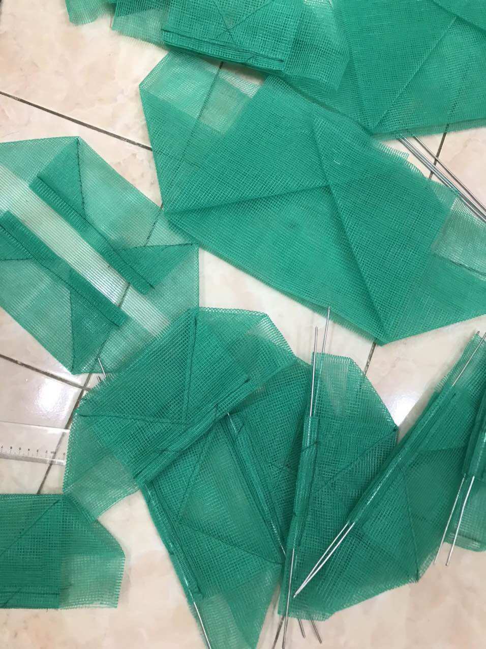 Lồng tách đẻ cá Guppy cho khay 7 lít