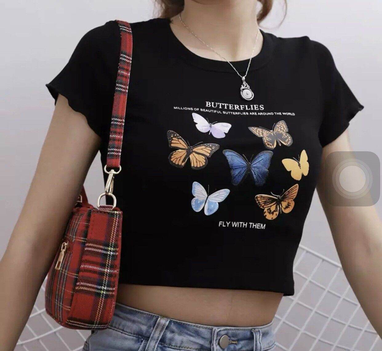 Áo croptop con bướm xuân